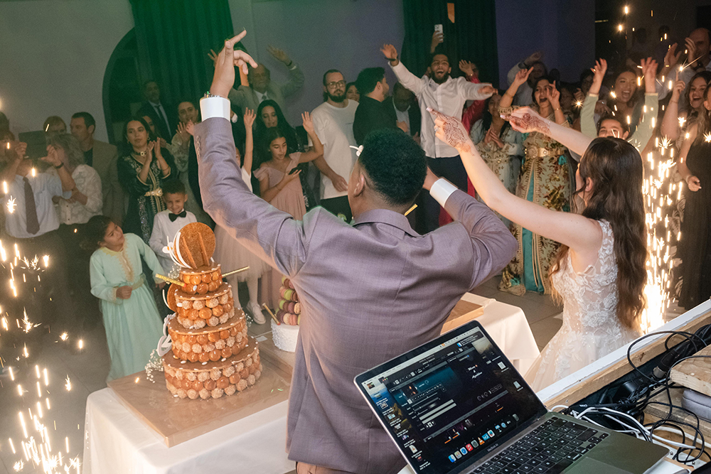 Ambiance DJ sur la piste, soirée de mariage